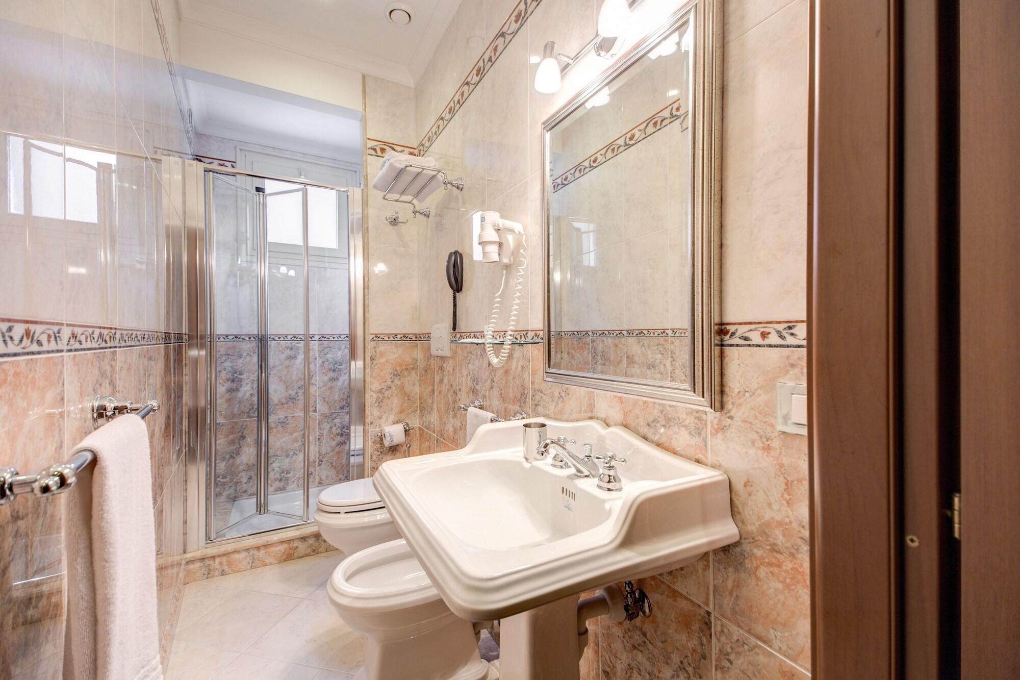 Artorius Hotell 2*